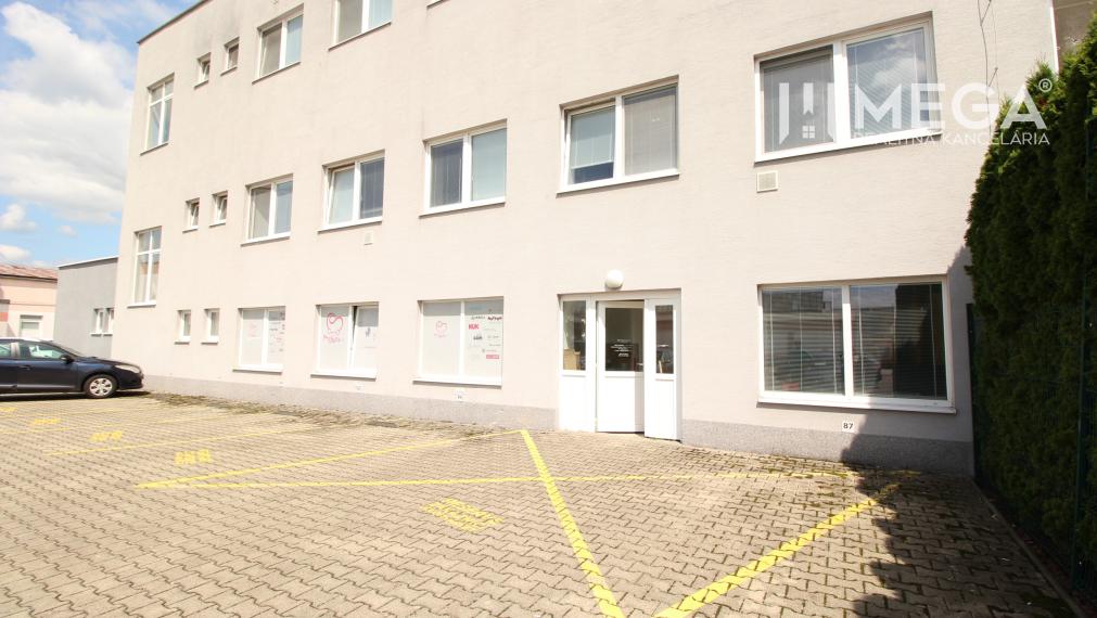 Na prenájom - priestor na prízemí 61,50 m2 na ul. Tolstého v meste Humenné