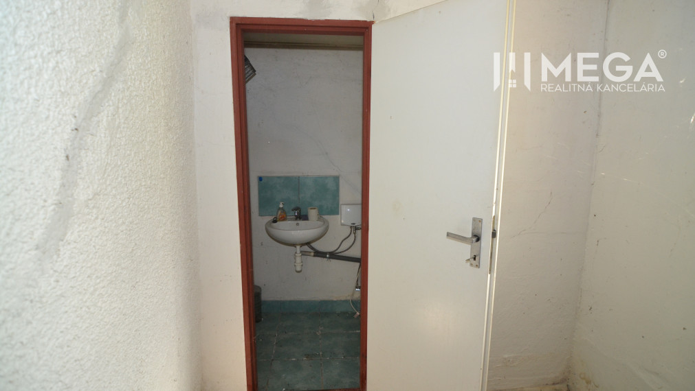 Prenájom komerčnej budovy na podnikanie – Stakčín