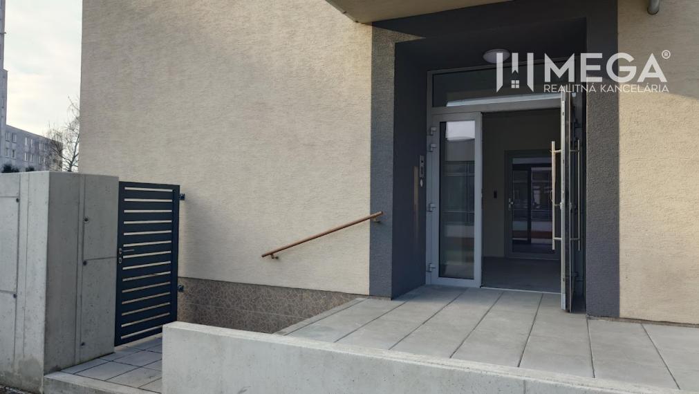 TOP CENA NA PRENÁJOM NOVÉ KANCELÁRIE v HUMENOM 689€/mesiac