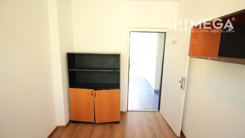 PRENÁJOM KANCELÁRII v Humennom výborná lokalita, BEZ DEPOZITU