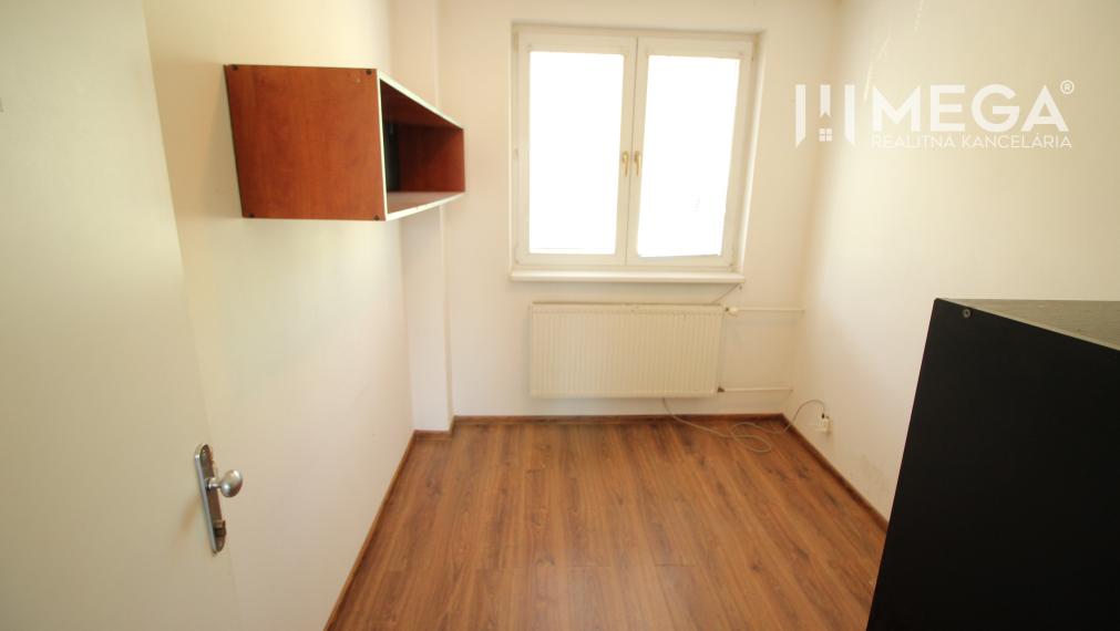 PRENÁJOM KANCELÁRII v Humennom výborná lokalita, BEZ DEPOZITU