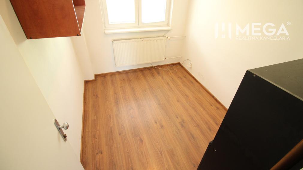 PRENÁJOM KANCELÁRII v Humennom výborná lokalita, BEZ DEPOZITU