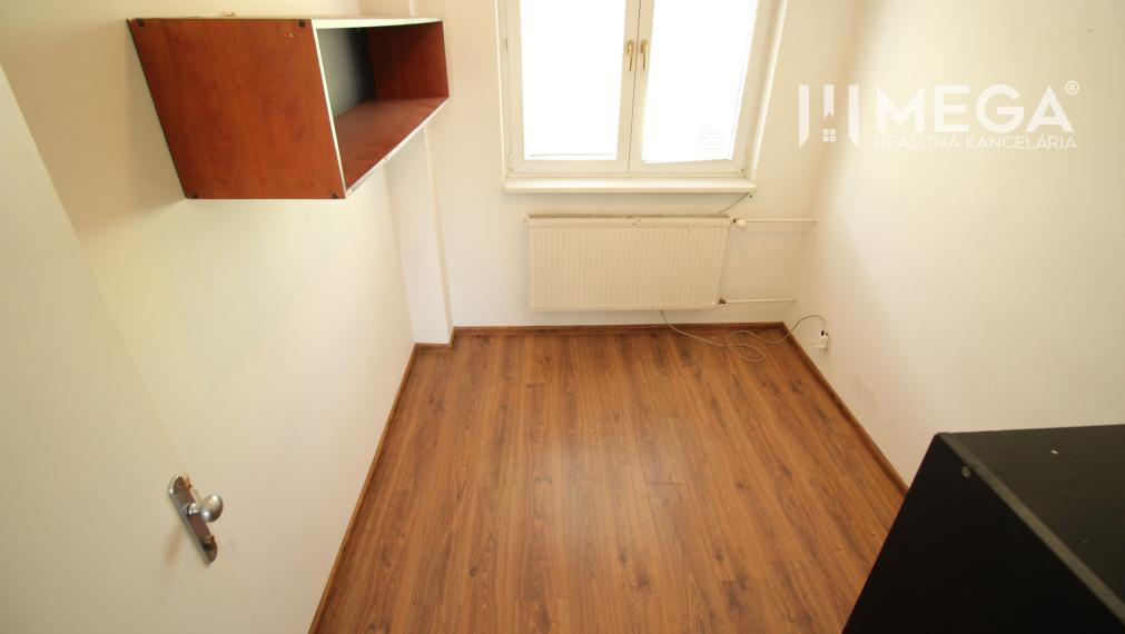 PRENÁJOM KANCELÁRII v Humennom výborná lokalita, BEZ DEPOZITU