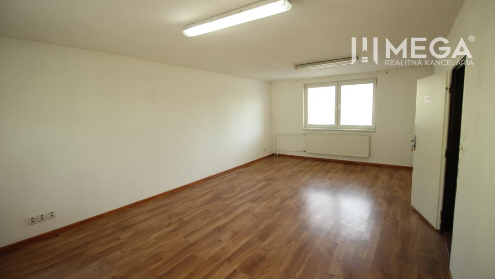 PRENÁJOM KANCELÁRII v Humennom výborná lokalita, BEZ DEPOZITU