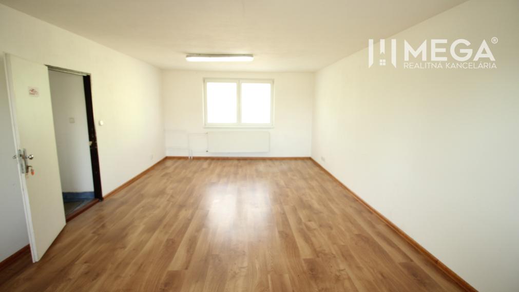 PRENÁJOM KANCELÁRII 40 m² BEZ DEPOZITU - Chemlonská HUMENNÉ