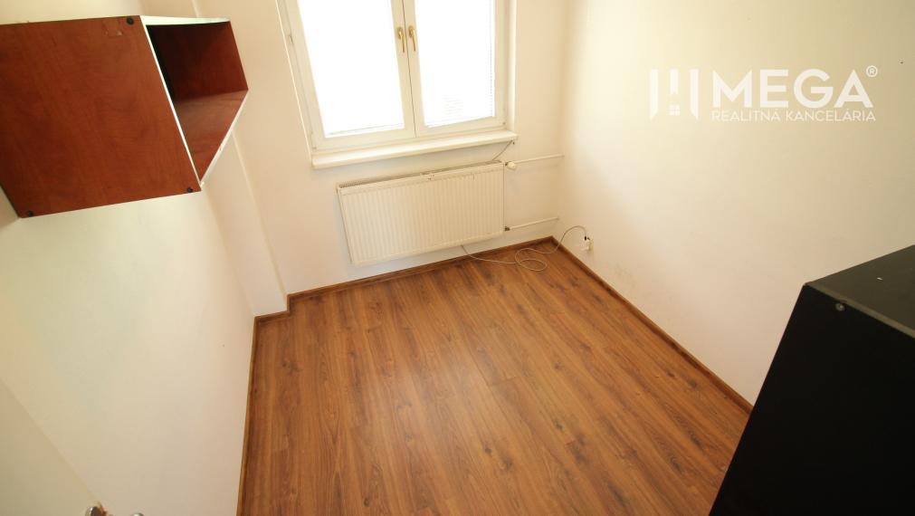 PRENÁJOM KANCELÁRII v Humennom výborná lokalita, BEZ DEPOZITU