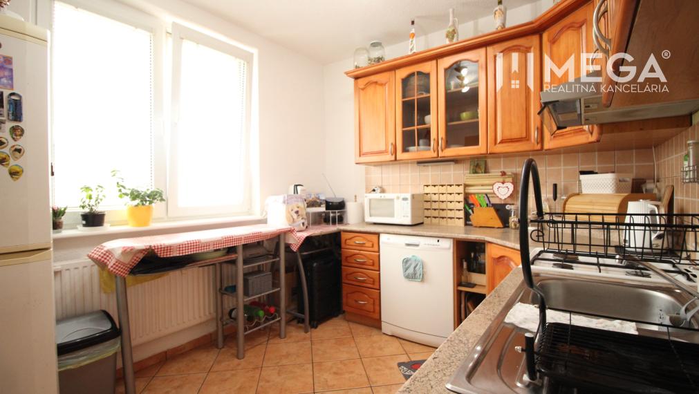 NA PREDAJ 3-izb. byt s loggiou – Sídl. pod Sokolejom, HUMENNÉ