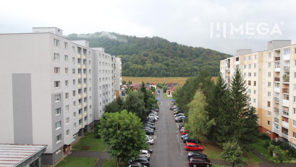 NA PREDAJ 3-izb. byt s loggiou – Sídl. pod Sokolejom, HUMENNÉ