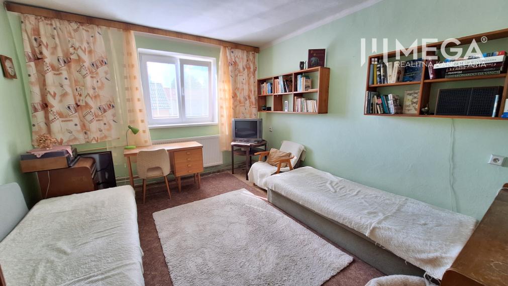 EXKLUZÍVNE 4i byt s garážou a záhradou v Snine – „3 v 1“ T52