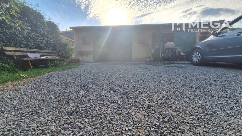 EXKLUZÍVNE 4i byt s garážou a záhradou v Snine – „3 v 1“ T52