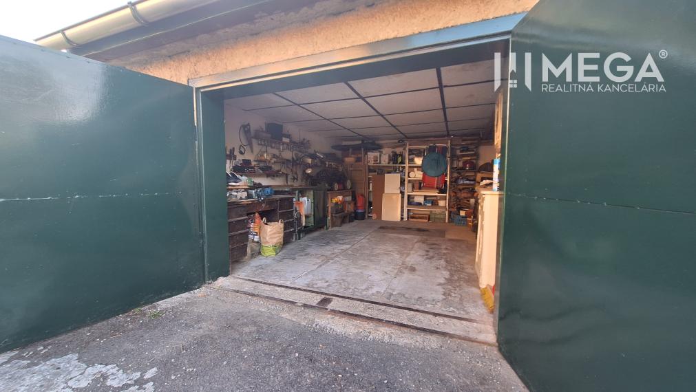 EXKLUZÍVNE 4i byt s garážou a záhradou v Snine – „3 v 1“ T52