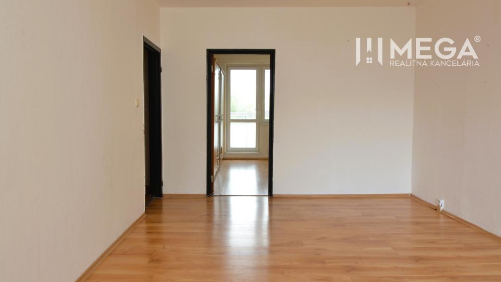 PREDAJ priestranného 4-izbového bytu v HUMENNOM