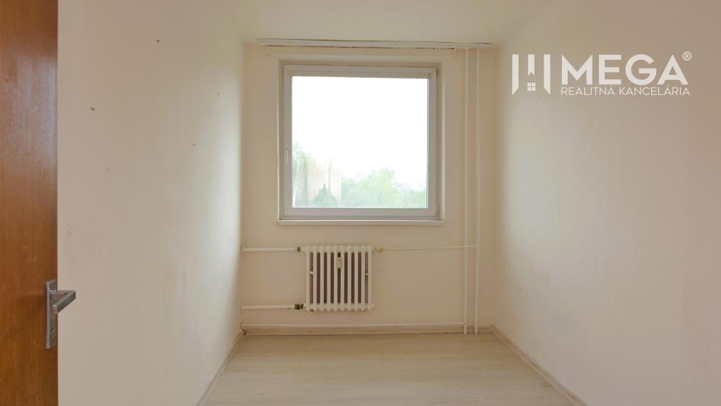 PREDAJ priestranného 4-izbového bytu v HUMENNOM