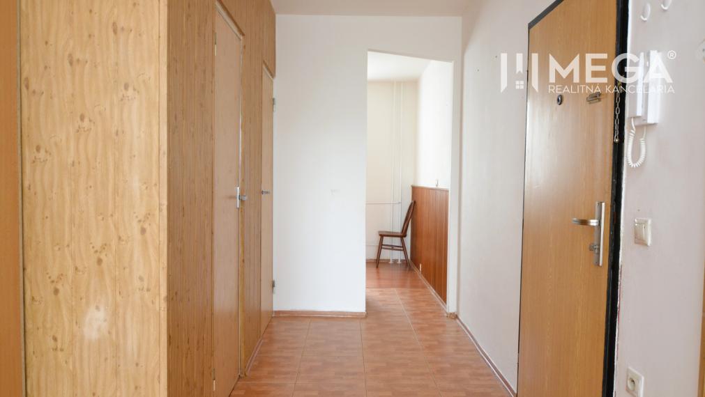 PREDAJ priestranného 4-izbového bytu v HUMENNOM