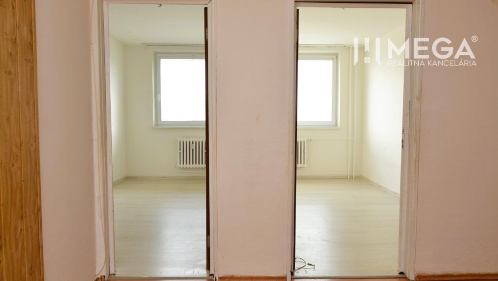 PREDAJ priestranného 4-izbového bytu v HUMENNOM