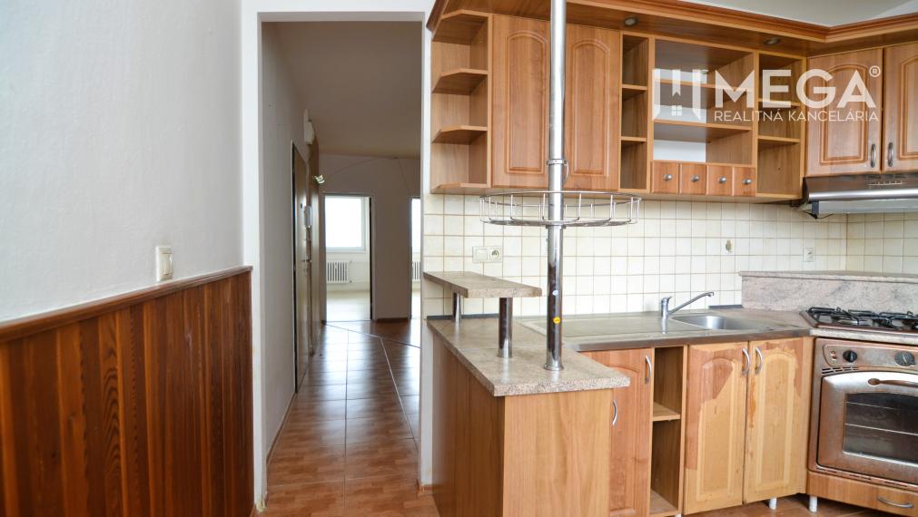 PREDAJ priestranného 4-izbového bytu v HUMENNOM