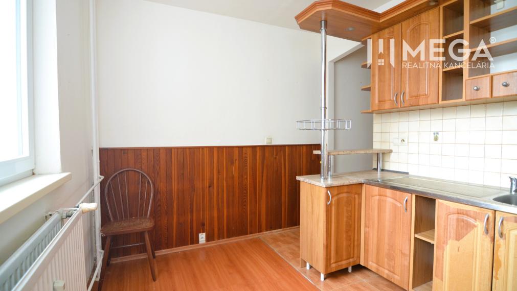 PREDAJ priestranného 4-izbového bytu v HUMENNOM