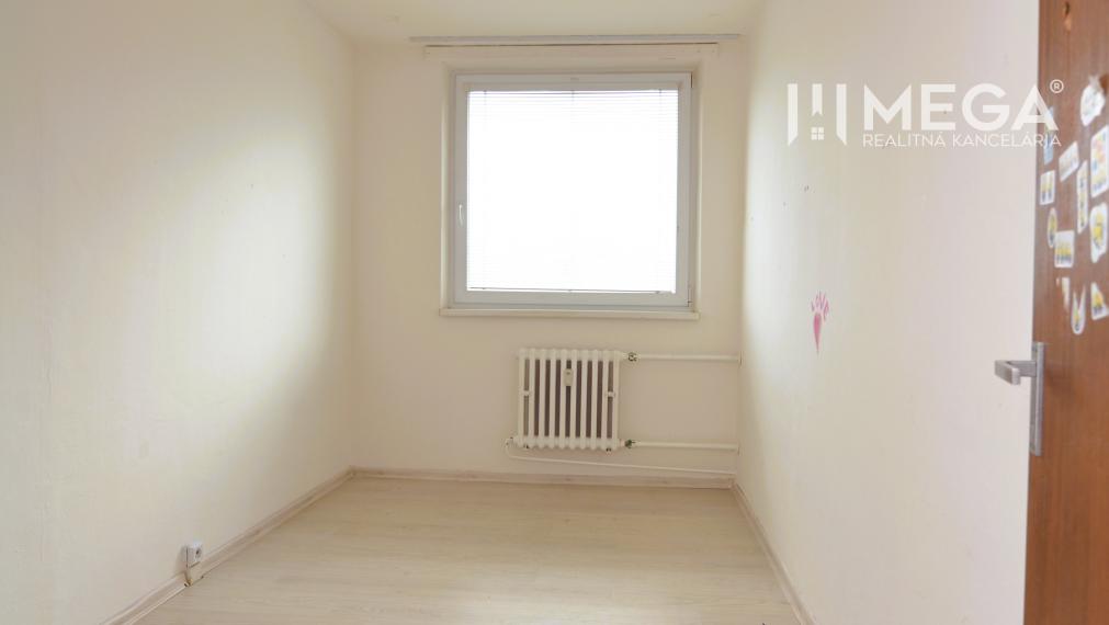 PREDAJ priestranného 4-izbového bytu v HUMENNOM