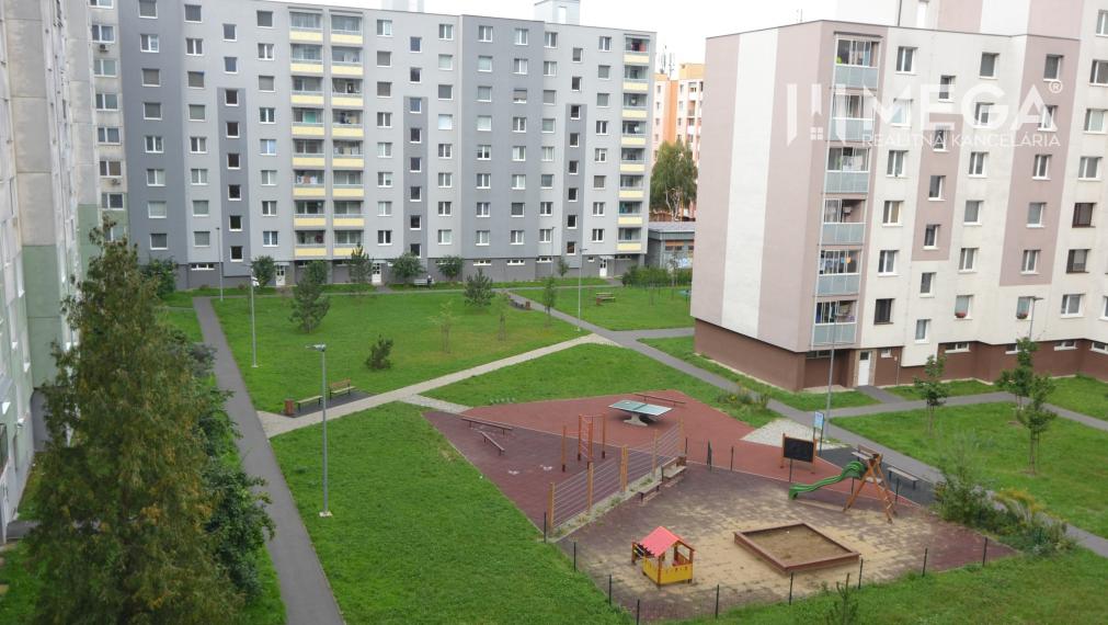 PREDAJ priestranného 4-izbového bytu v HUMENNOM