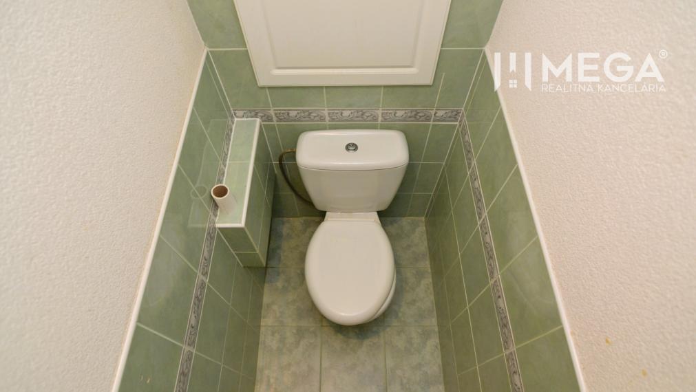 PREDAJ priestranného 4-izbového bytu v HUMENNOM