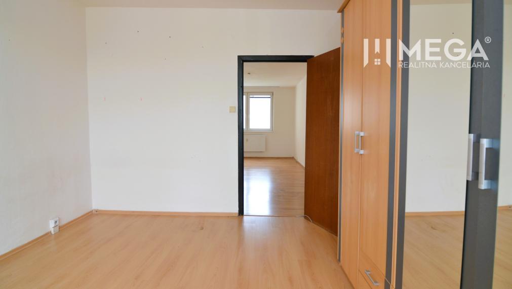 PREDAJ priestranného 4-izbového bytu v HUMENNOM