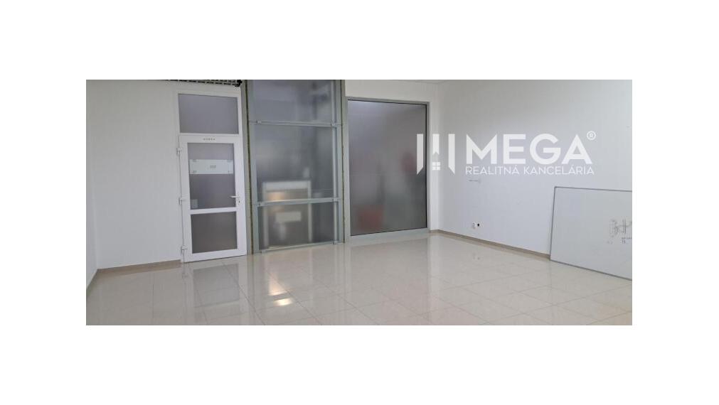 NA PRENÁJOM - kancelária v OC triada v meste Humenné