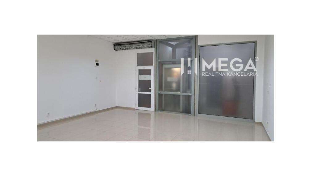 NA PRENÁJOM - kancelária v OC triada v meste Humenné