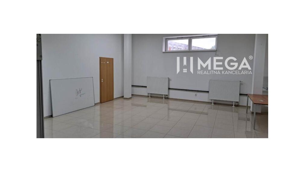 NA PRENÁJOM - kancelária v OC triada v meste Humenné