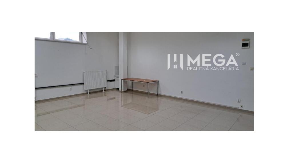NA PRENÁJOM - kancelária v OC triada v meste Humenné