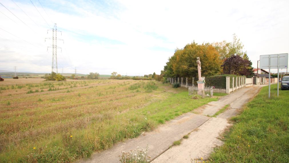 NA PREDAJ: Pozemok na bytovú výstavbu – Mokrance