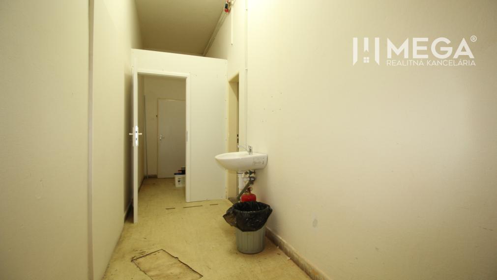 NA PRENÁJOM: Komerčný priestor v OC Erika – Košice, Terasa