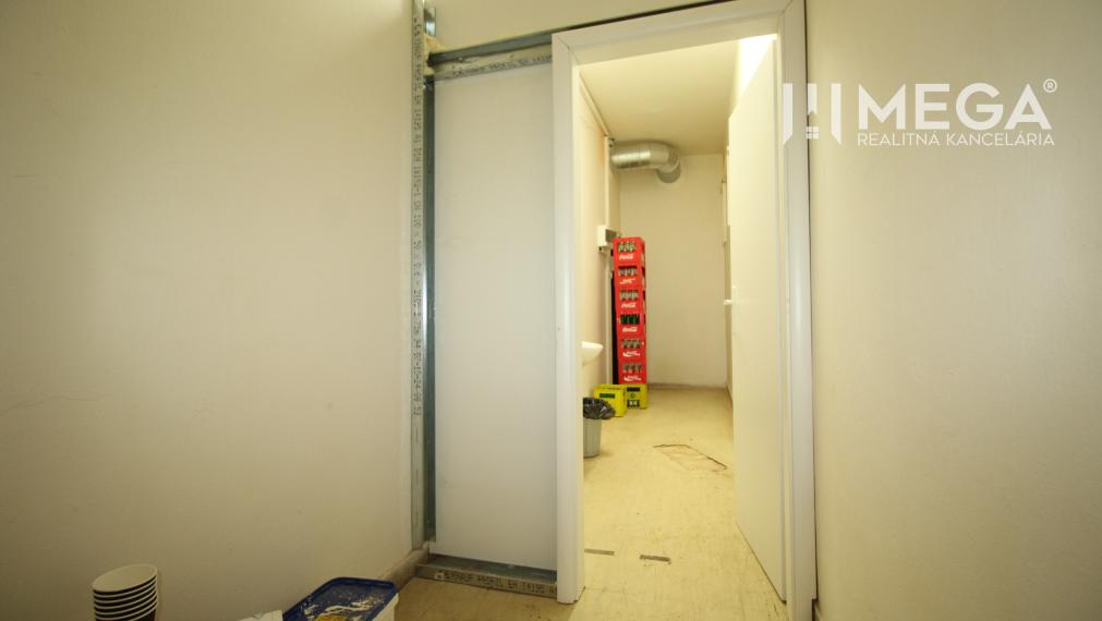 NA PRENÁJOM: Komerčný priestor v OC Erika – Košice, Terasa