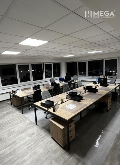 NA PRENÁJOM kancelária na námestí v "Dome obuvi" v meste Humenné