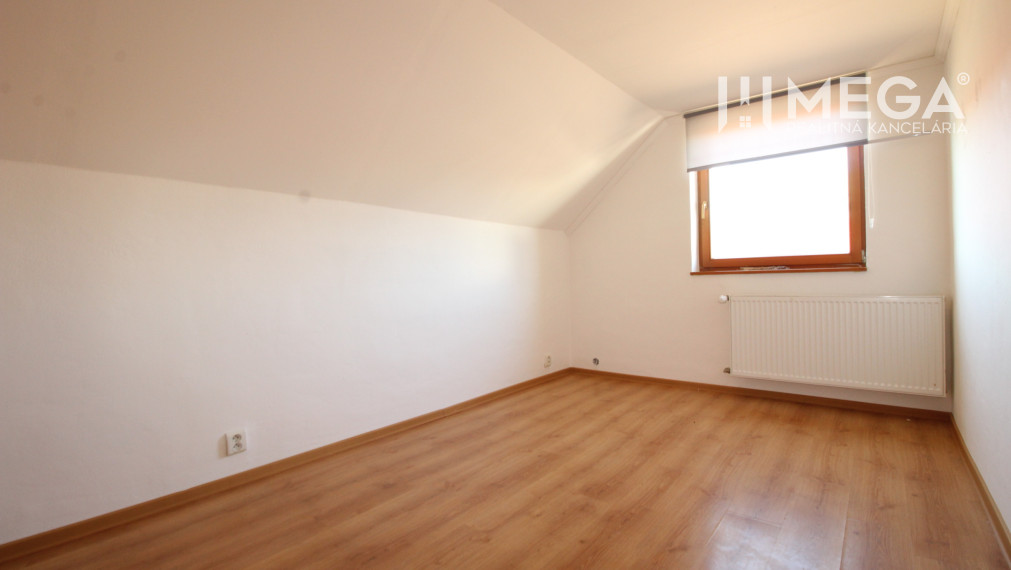 NA PREDAJ: Priestranný dvojgeneračný rodinný dom - Valaliky