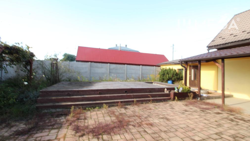 NA PREDAJ: Priestranný dvojgeneračný rodinný dom - Valaliky