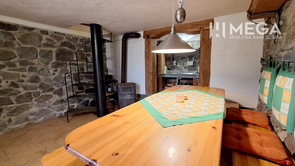 EXKLUZÍVNE NA PREDAJ Chata bez nutnosti investícií - VINNÉ