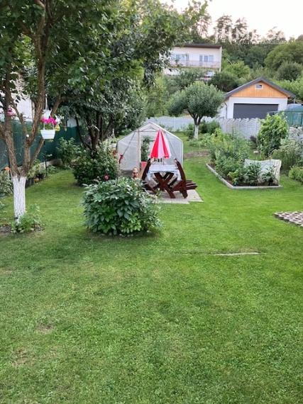 Mega realitná kancelária ponúka na predaj dom v Snine na Jesenského ulici