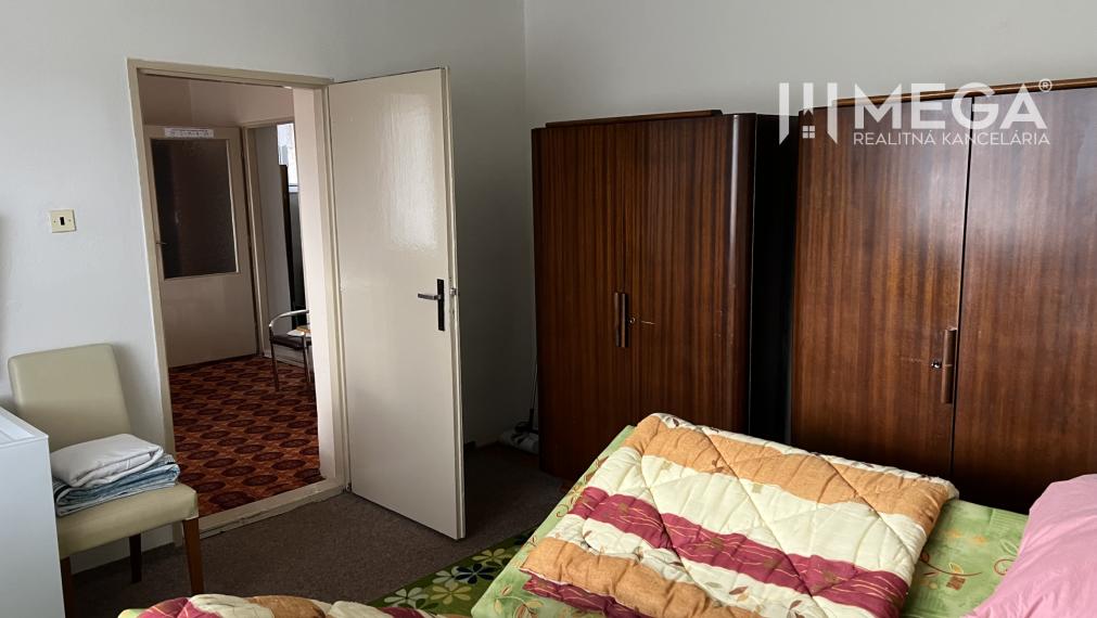 Mega realitná kancelária ponúka na predaj dom v Snine na Jesenského ulici