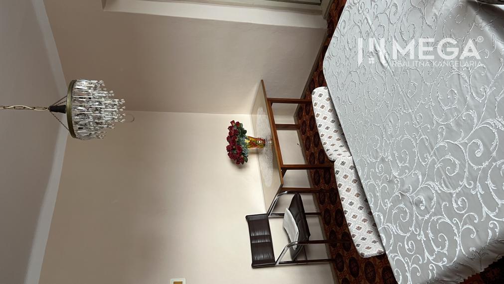 Mega realitná kancelária ponúka na predaj dom v Snine na Jesenského ulici