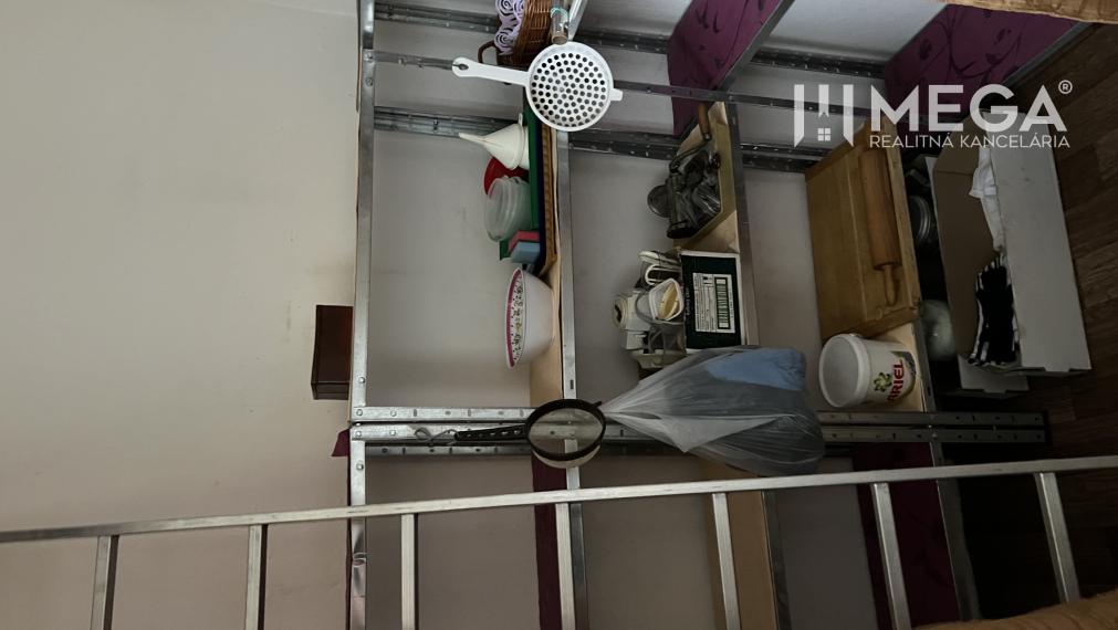 Mega realitná kancelária ponúka na predaj dom v Snine na Jesenského ulici