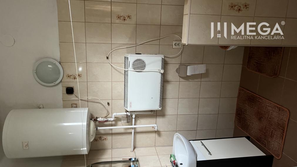 Mega realitná kancelária ponúka na predaj dom v Snine na Jesenského ulici