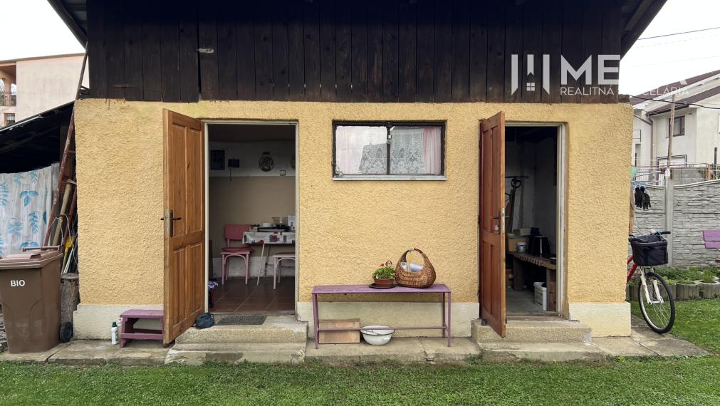 Mega realitná kancelária ponúka na predaj dom v Snine na Jesenského ulici