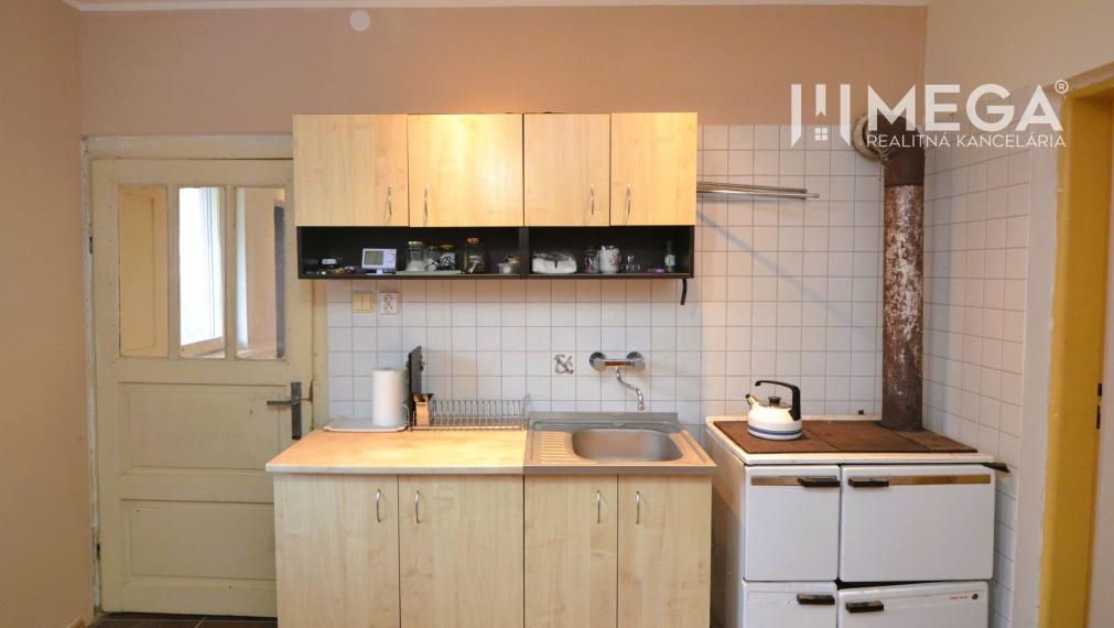 PREDAJ DOMU SO ZÁHRADOU V OBCI UBĽA