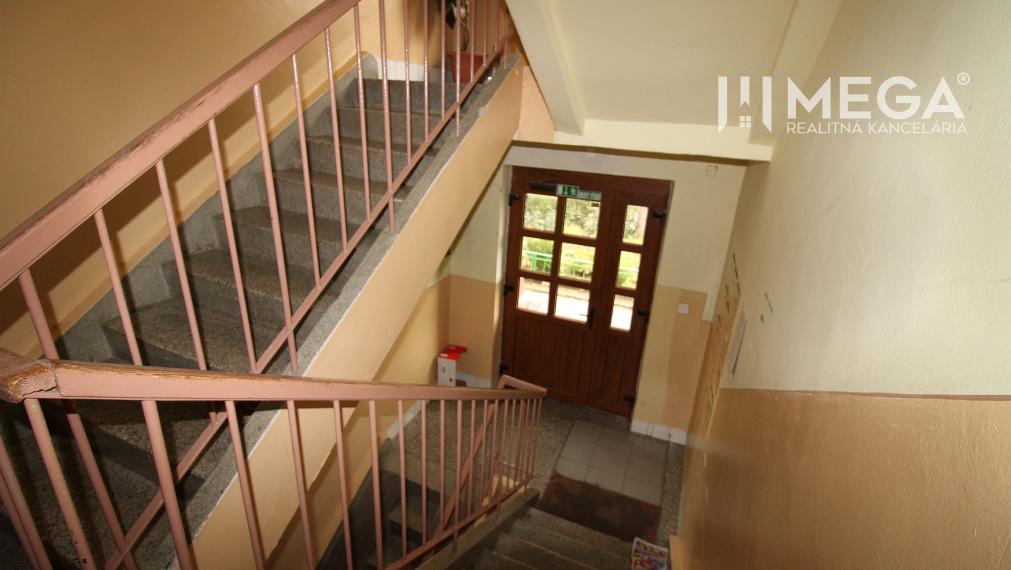 Na prenájom 2 izbový byt v úplnom centre mesta Humenné