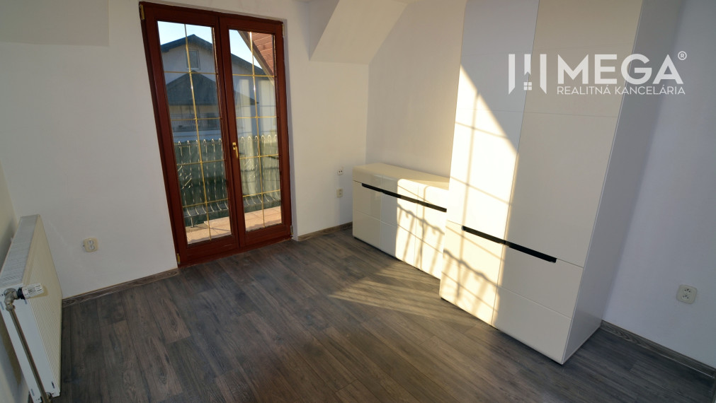 Na prenájom priestranný rodinný dom v obci Modra nad Cirochou