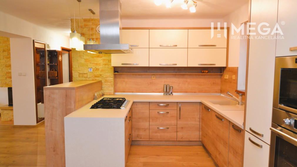 PREDAJ MEZONETOVÉHO BYTU (134 m2) v CENTRE HUMENNÉHO