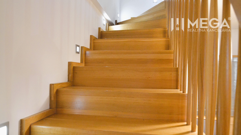 PREDAJ MEZONETOVÉHO BYTU (134 m2) v CENTRE HUMENNÉHO