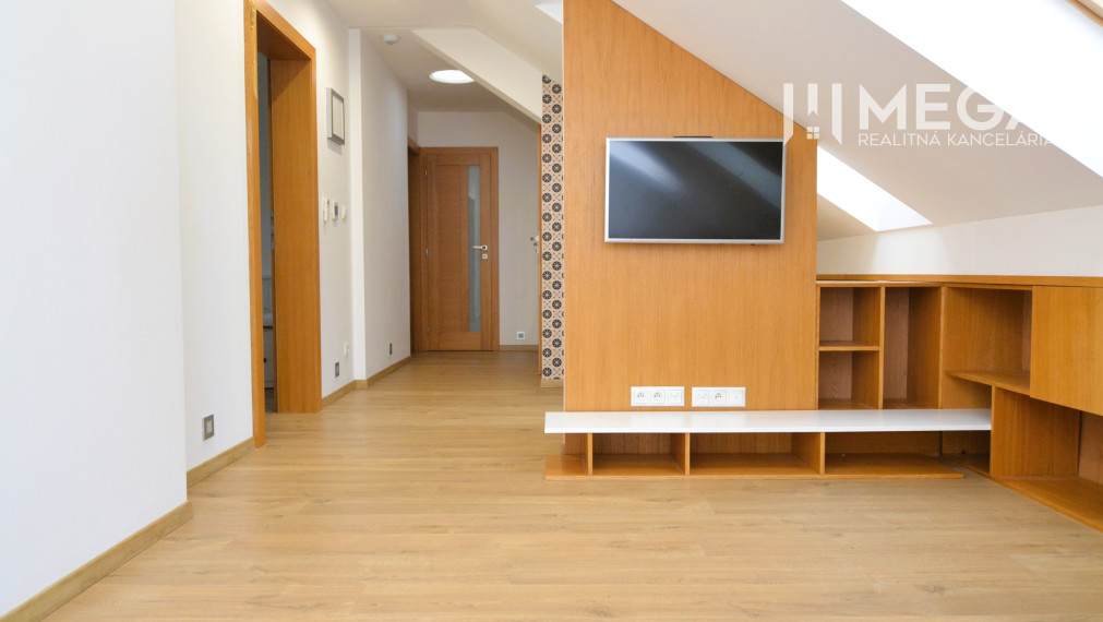 PREDAJ MEZONETOVÉHO BYTU (134 m2) v CENTRE HUMENNÉHO