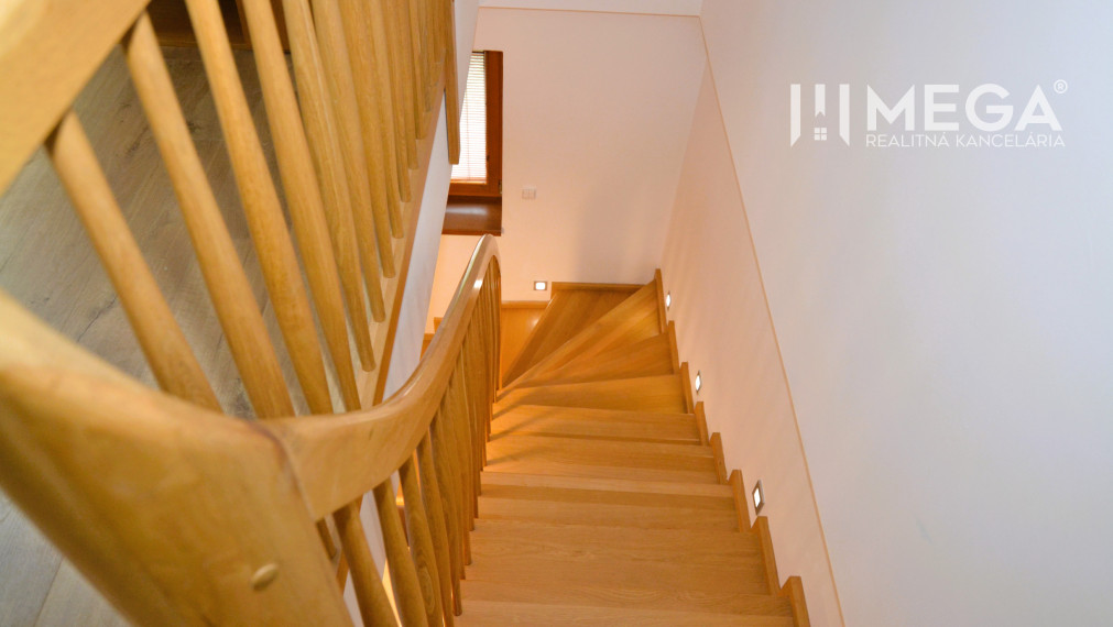 PREDAJ MEZONETOVÉHO BYTU (134 m2) v CENTRE HUMENNÉHO