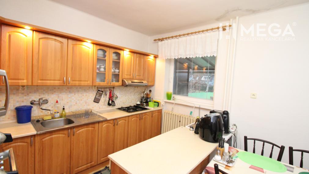 REZERVOVANÉ RODINNÝ DOM S PANORAMATICKÝM VÝHĽADOM NA HUMENNÉ